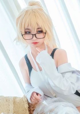 朋友的未婚妻hd中字电影_十万网红美女美酱