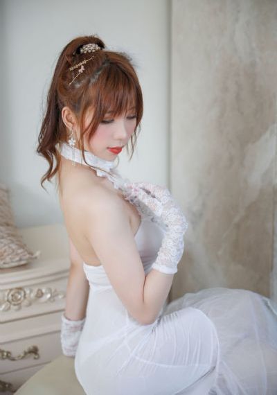 伊人www_十万网红美女美酱