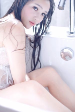 女人趴到床脱了内裤打光屁股视频_1080免费观看最新